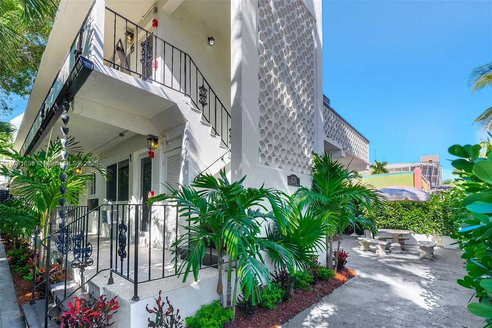 Small Image of 428 COLLINS AVE #2, Miami Beach Number 15