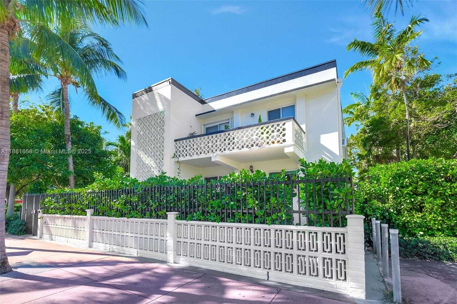 Small Image of 428 COLLINS AVE #2, Miami Beach Number 2