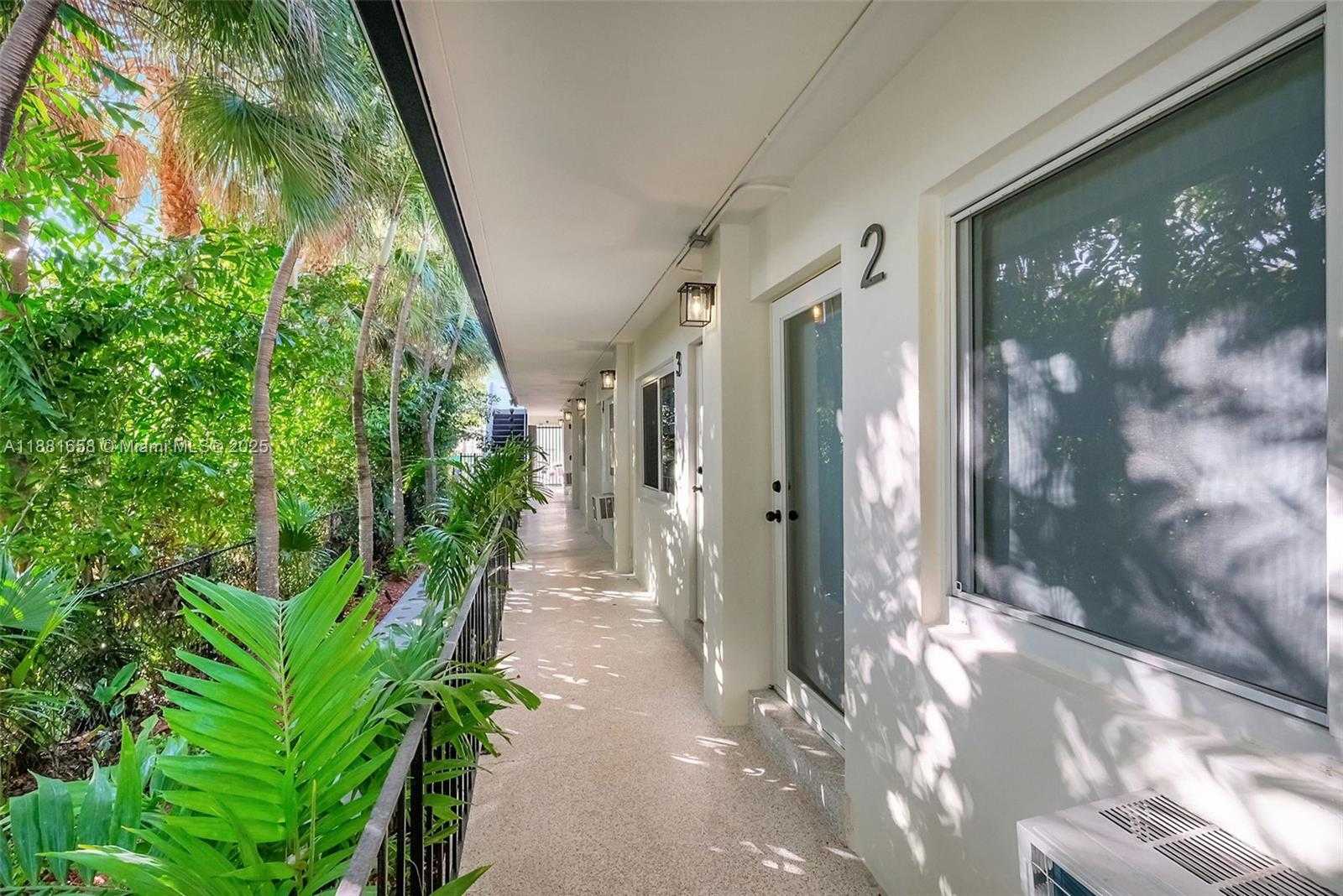 Small Image of 428 COLLINS AVE #2, Miami Beach Number 3
