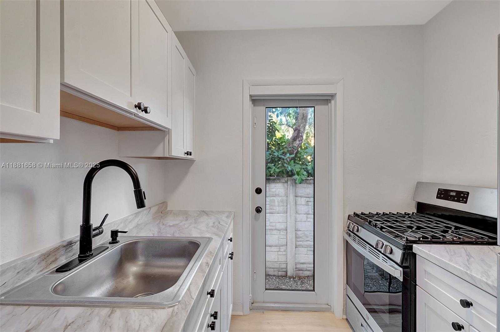 Small Image of 428 COLLINS AVE #2, Miami Beach Number 5