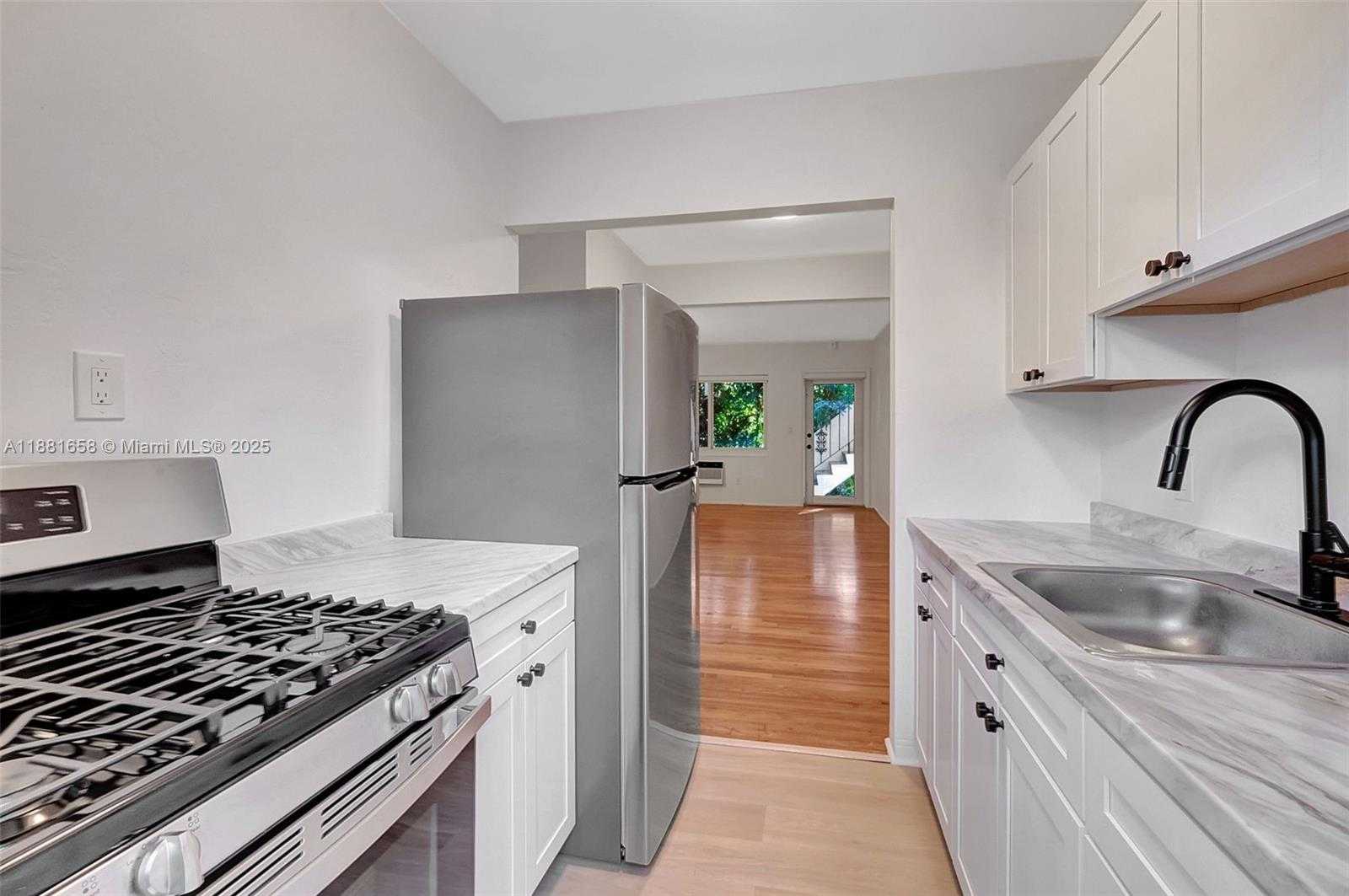 Small Image of 428 COLLINS AVE #2, Miami Beach Number 6