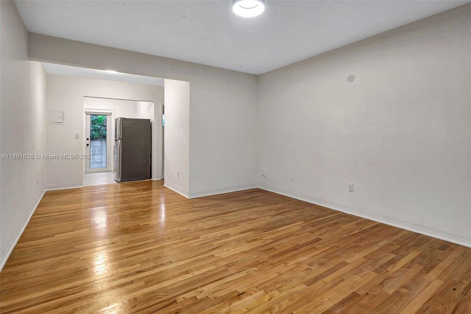 Small Image of 428 COLLINS AVE #2, Miami Beach Number 7