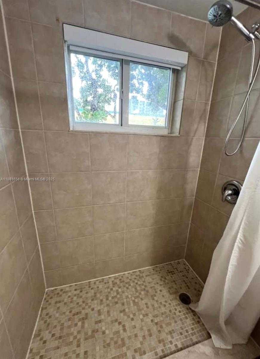 Small Image of 428 COLLINS AVE #2, Miami Beach Number 9
