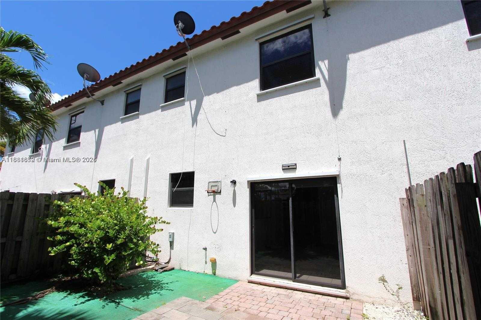 Small Image of 8815 NORTH WEST 102ND CT #8815, Doral Number 3