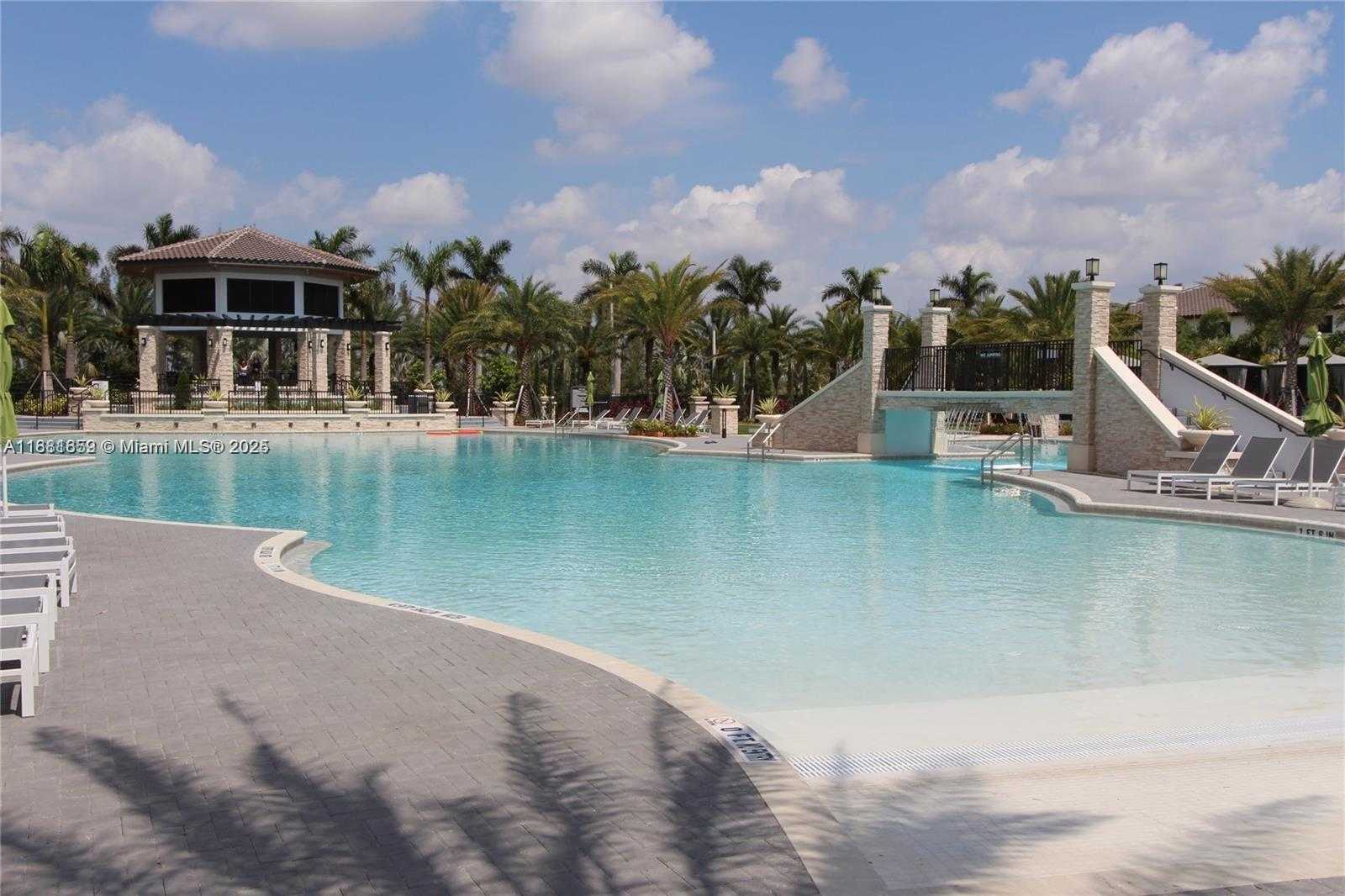 Small Image of 8815 NORTH WEST 102ND CT #8815, Doral Number 32