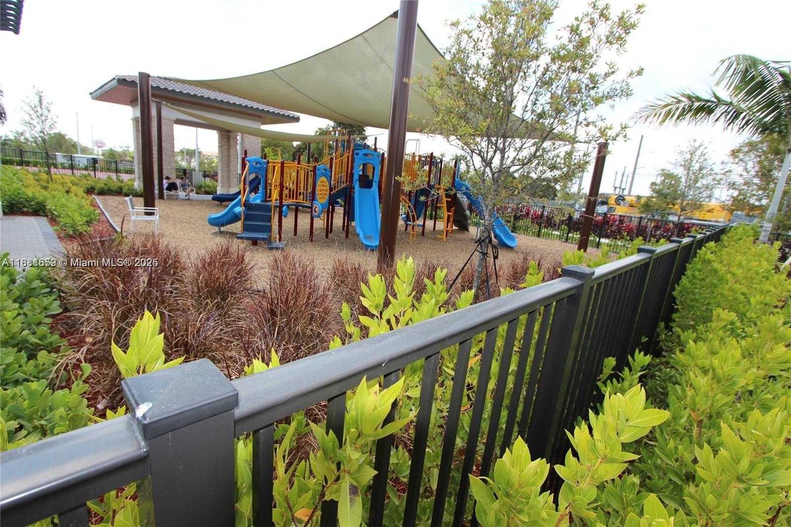 Small Image of 8815 NORTH WEST 102ND CT #8815, Doral Number 33