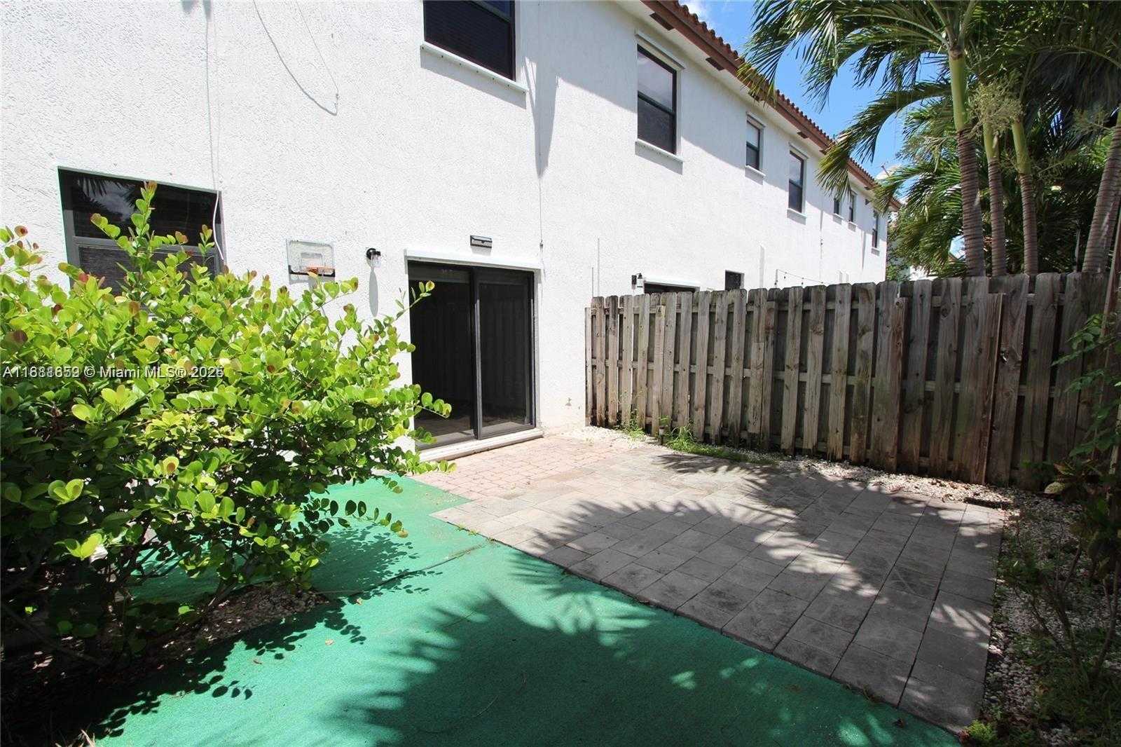 Small Image of 8815 NORTH WEST 102ND CT #8815, Doral Number 5