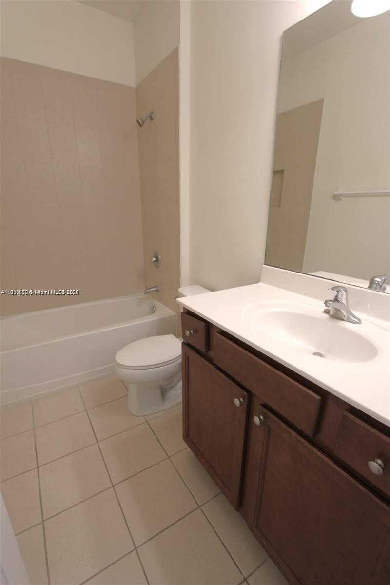 Small Image of 8815 NORTH WEST 102ND CT #8815, Doral Number 6