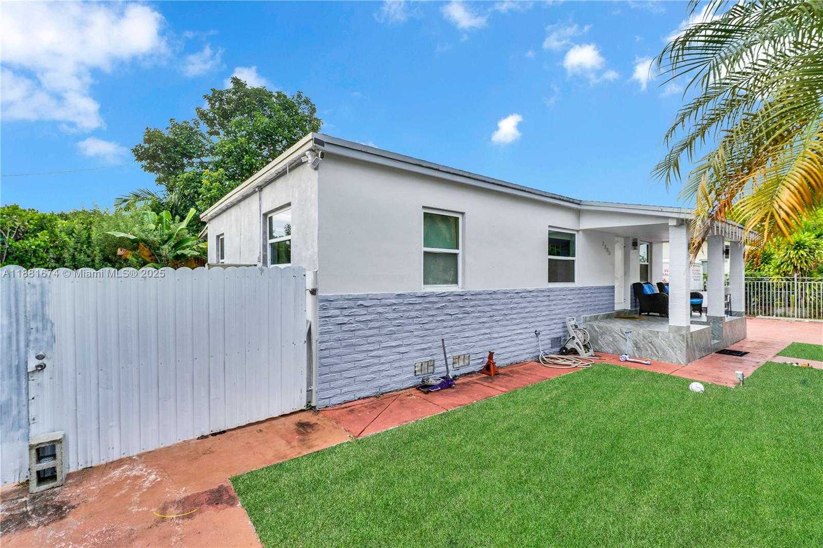 Small Image of 7385 SOUTH WEST 19TH ST RD, Miami Number 3