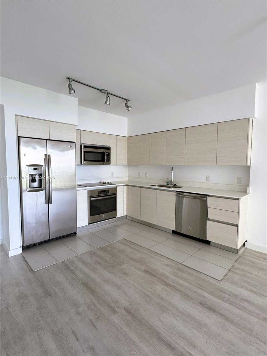 Small Image of 4250 BISCAYNE BLVD #707, Miami Number 3
