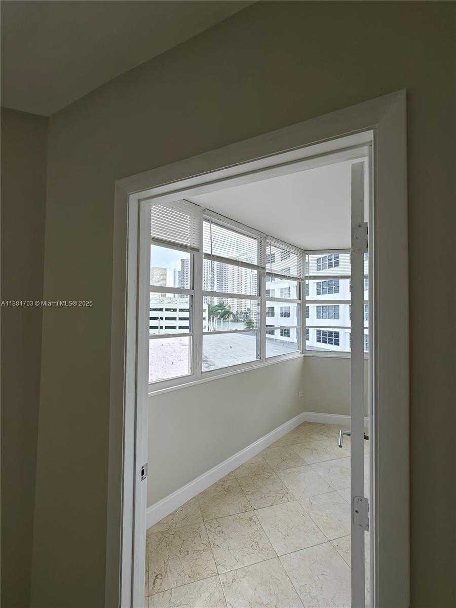 Small Image of 825 BRICKELL BAY DR #445, Miami Number 10