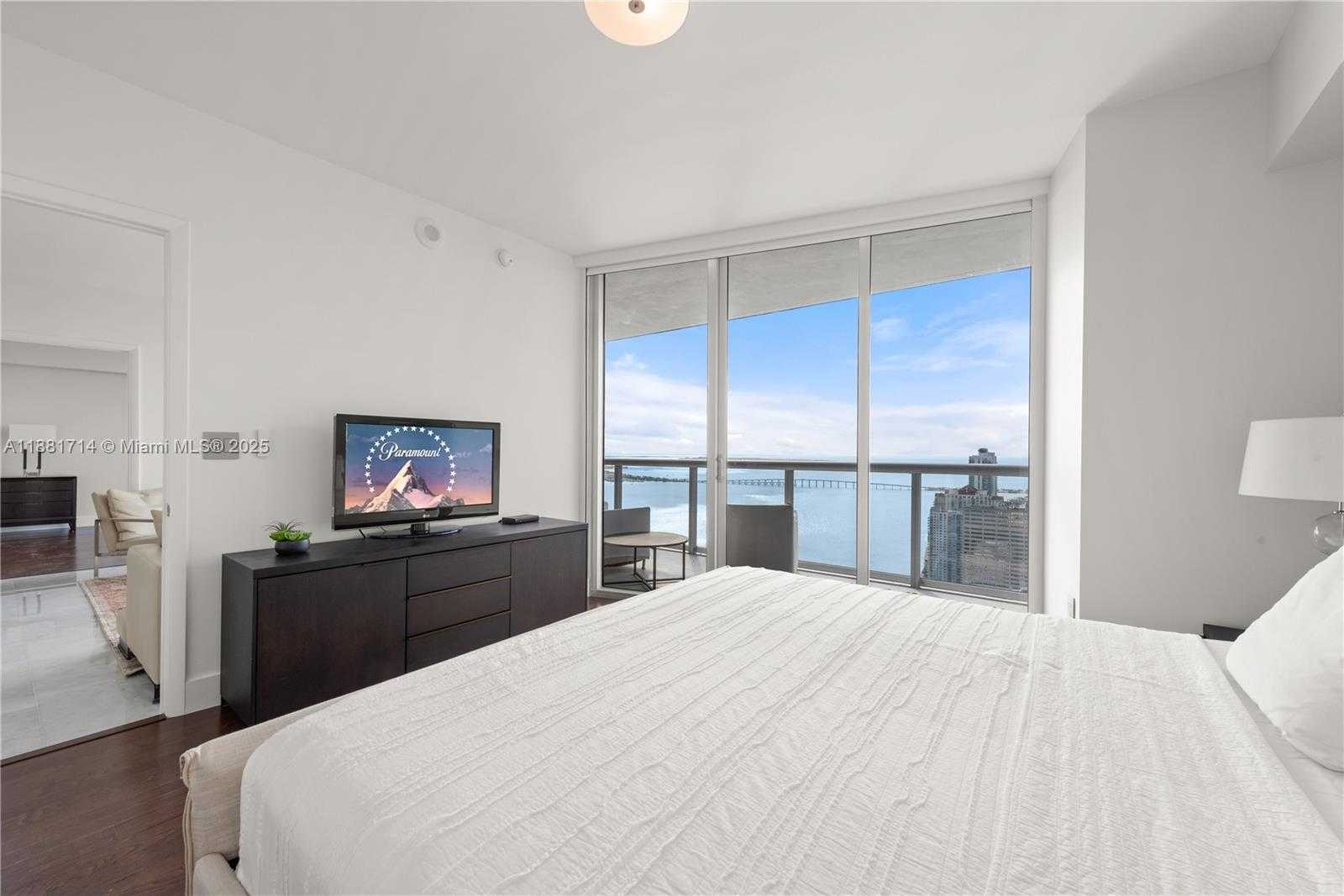 Small Image of 495 BRICKELL AVE #5003, Miami Number 12