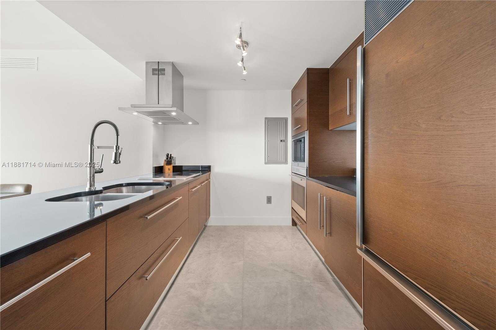 Small Image of 495 BRICKELL AVE #5003, Miami Number 4