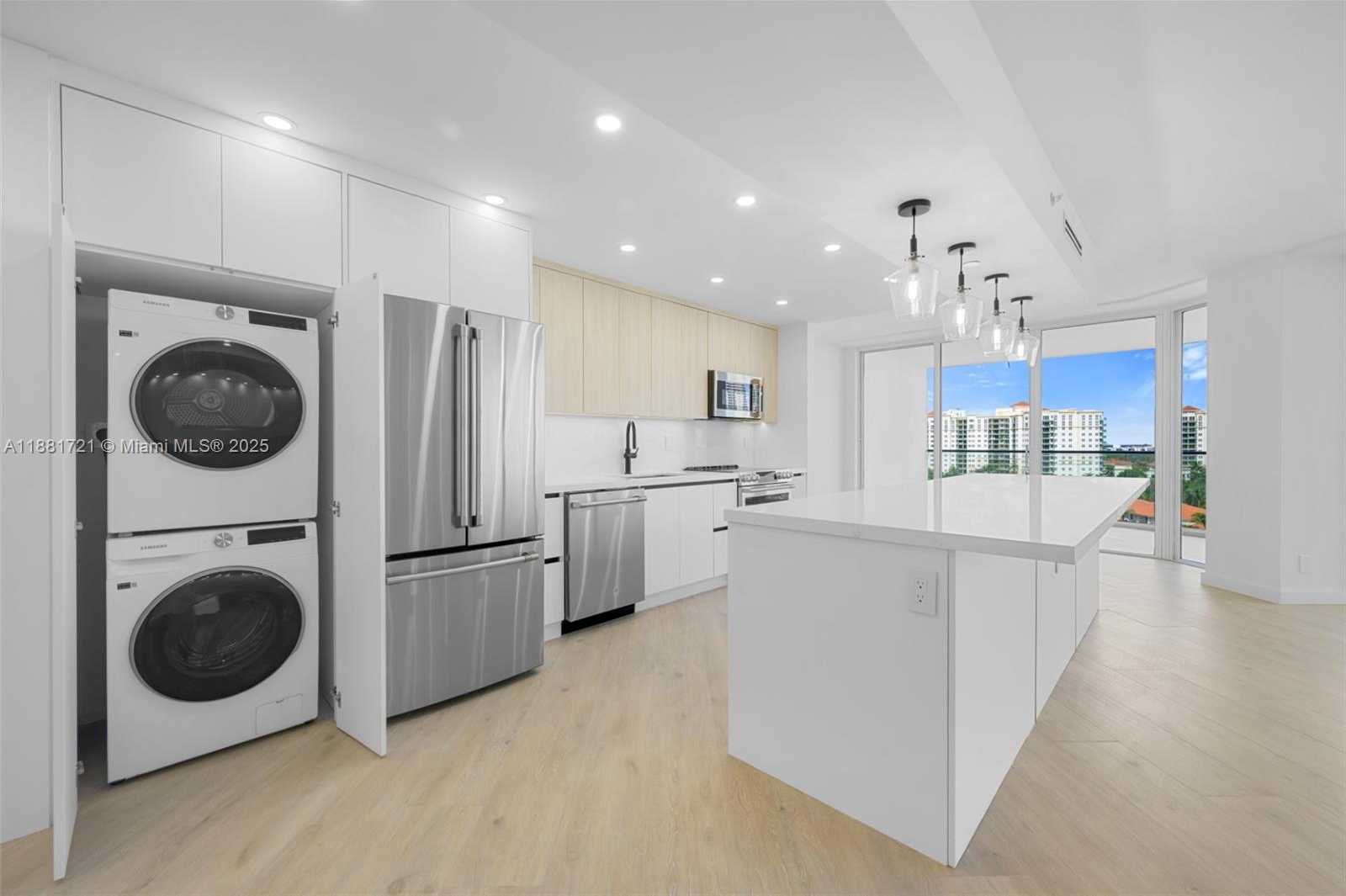 Small Image of Aventura Number 10