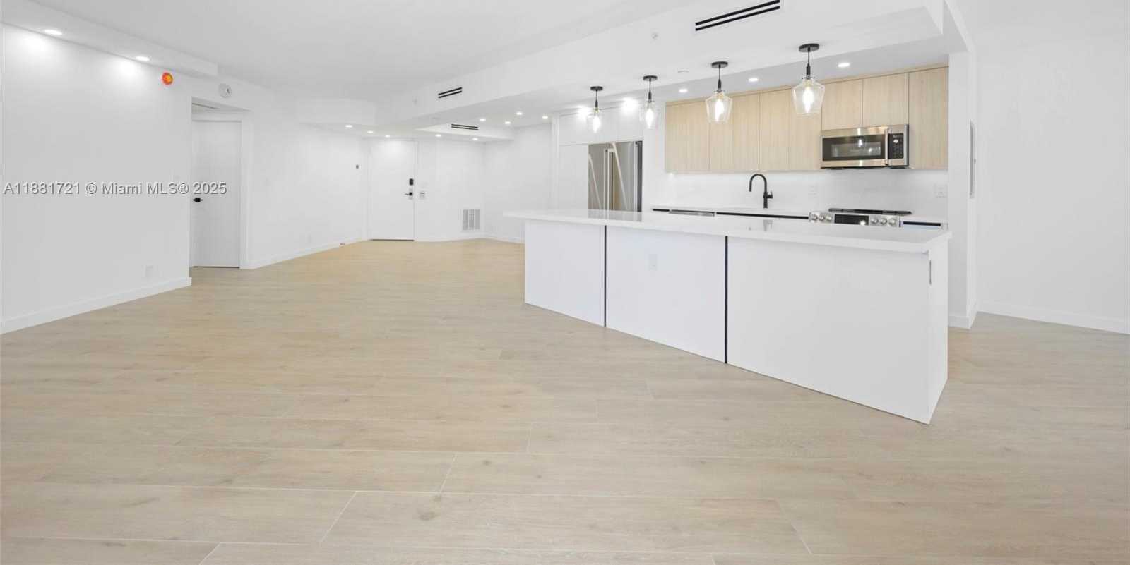 Small Image of Aventura Number 11