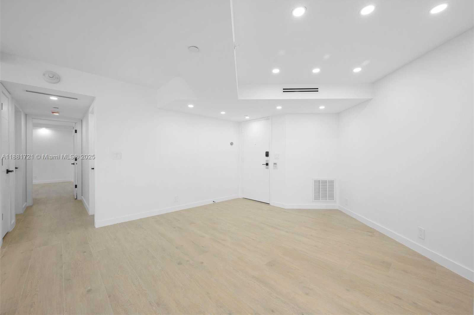 Small Image of Aventura Number 12