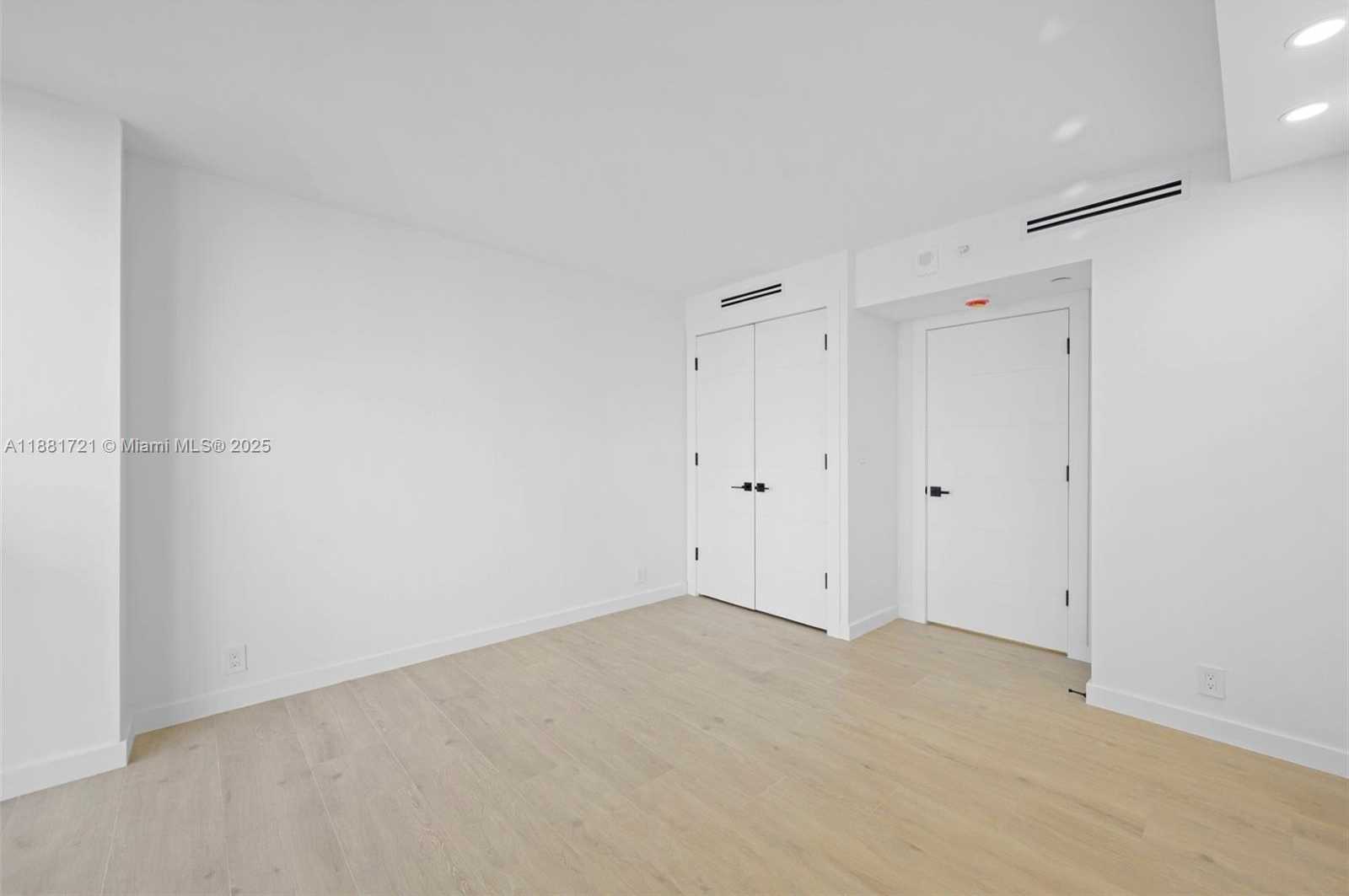 Small Image of Aventura Number 14