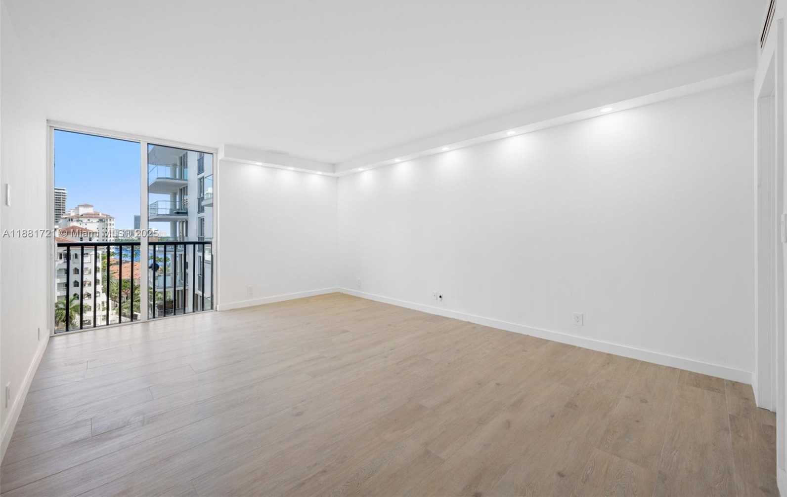 Small Image of Aventura Number 16