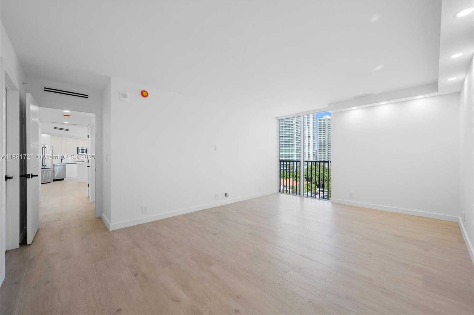 Small Image of Aventura Number 17