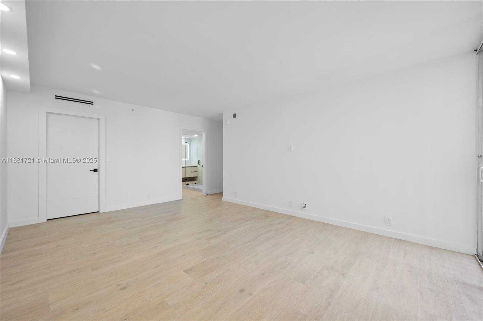 Small Image of Aventura Number 18