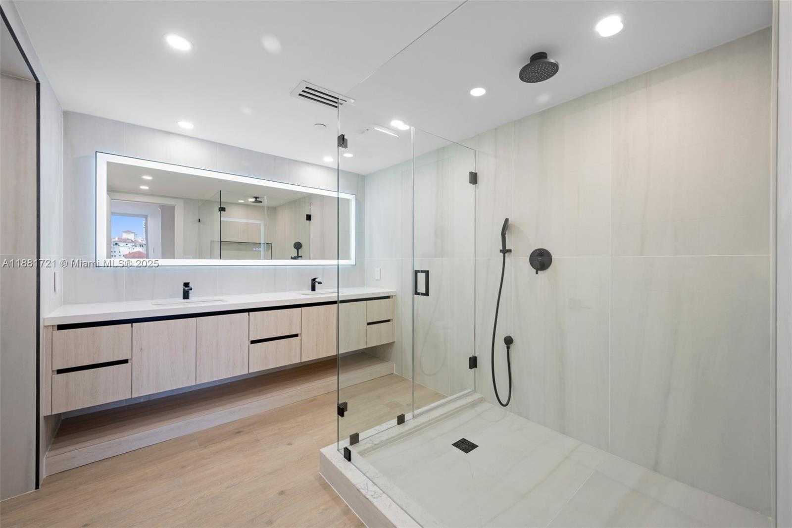 Small Image of Aventura Number 19