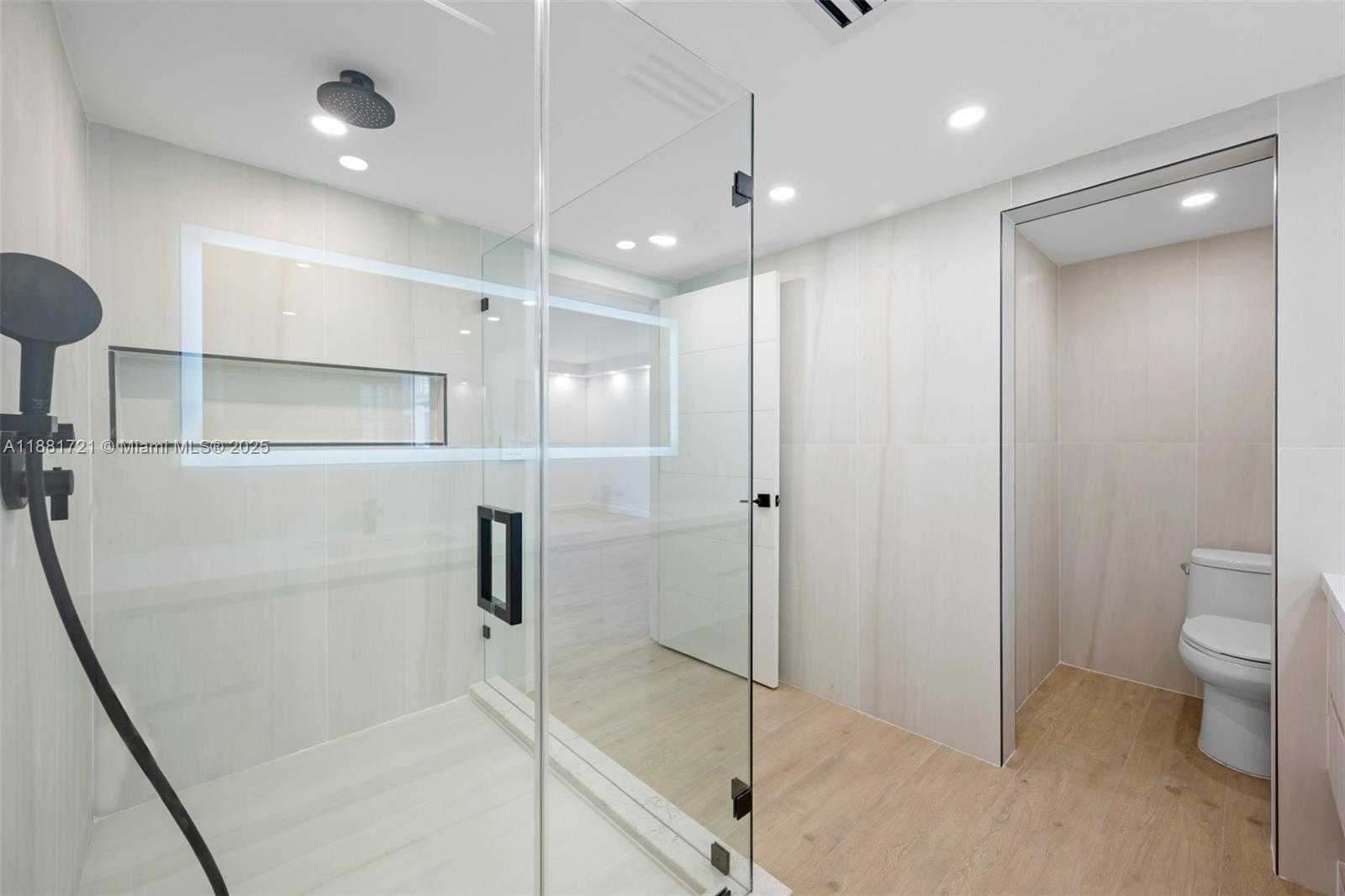 Small Image of Aventura Number 20