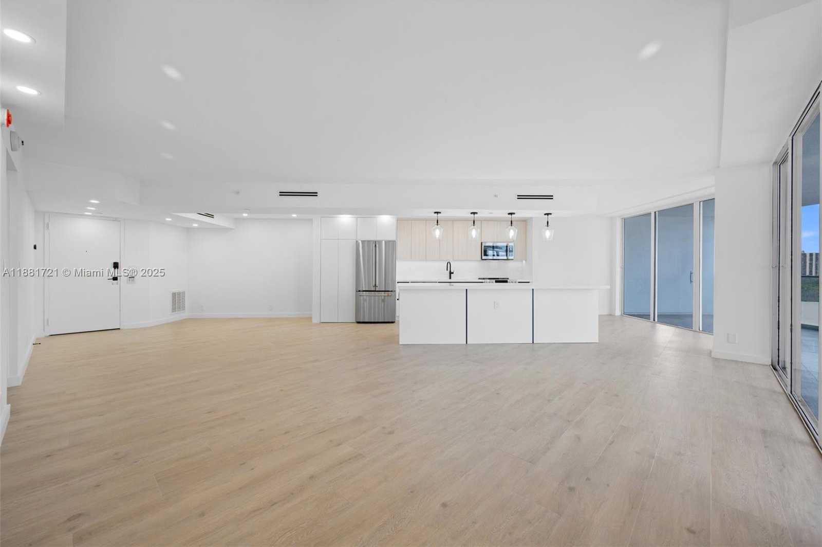 Small Image of Aventura Number 7