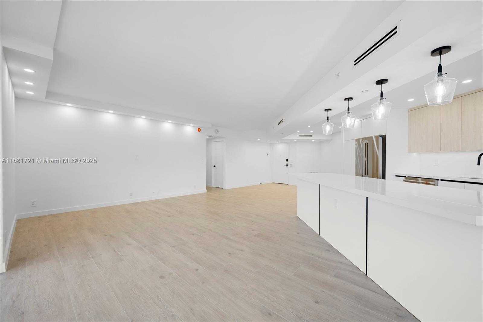 Small Image of Aventura Number 9