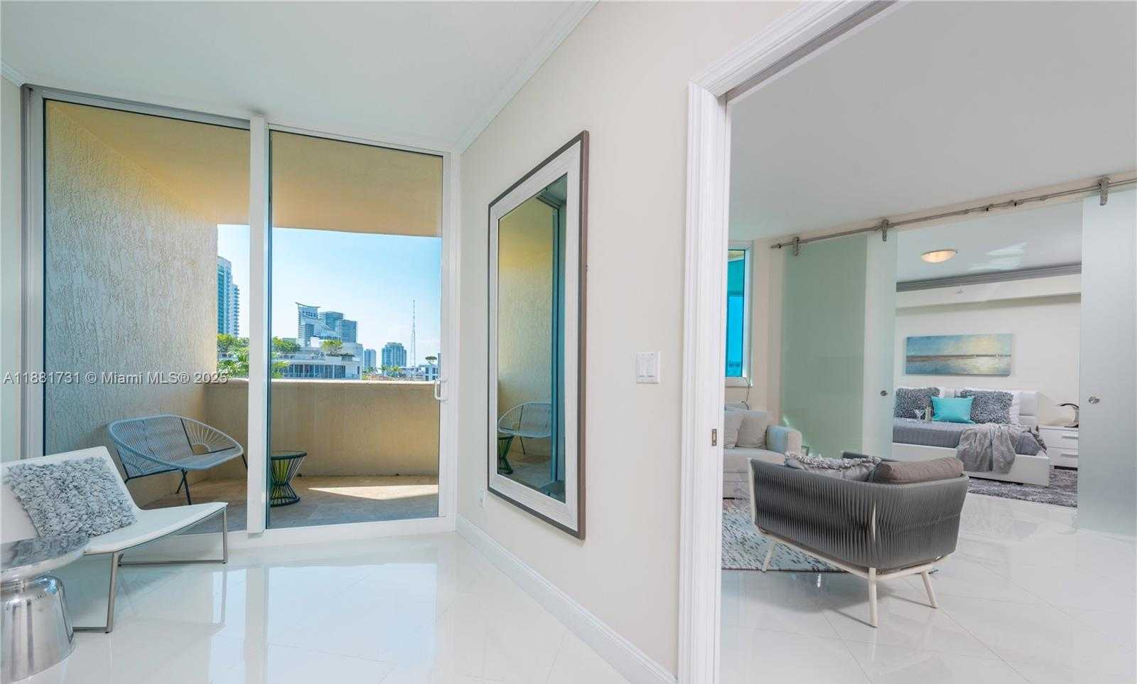Small Image of 300 SOUTH POINTE DR #706, Miami Beach Number 11