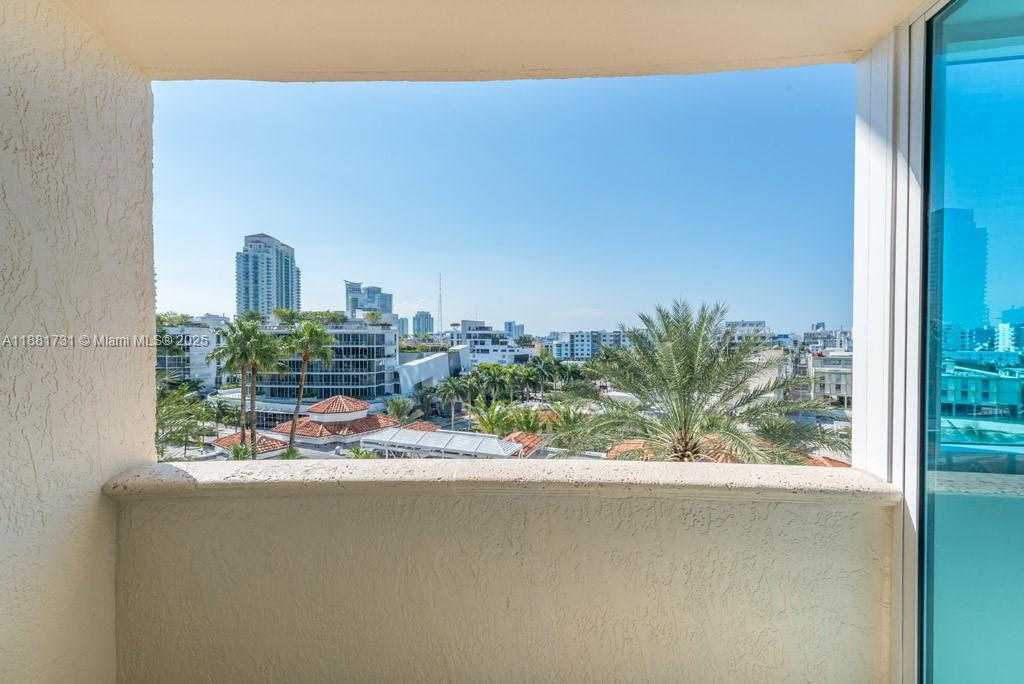 Small Image of 300 SOUTH POINTE DR #706, Miami Beach Number 12