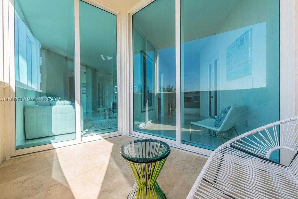 Small Image of 300 SOUTH POINTE DR #706, Miami Beach Number 13