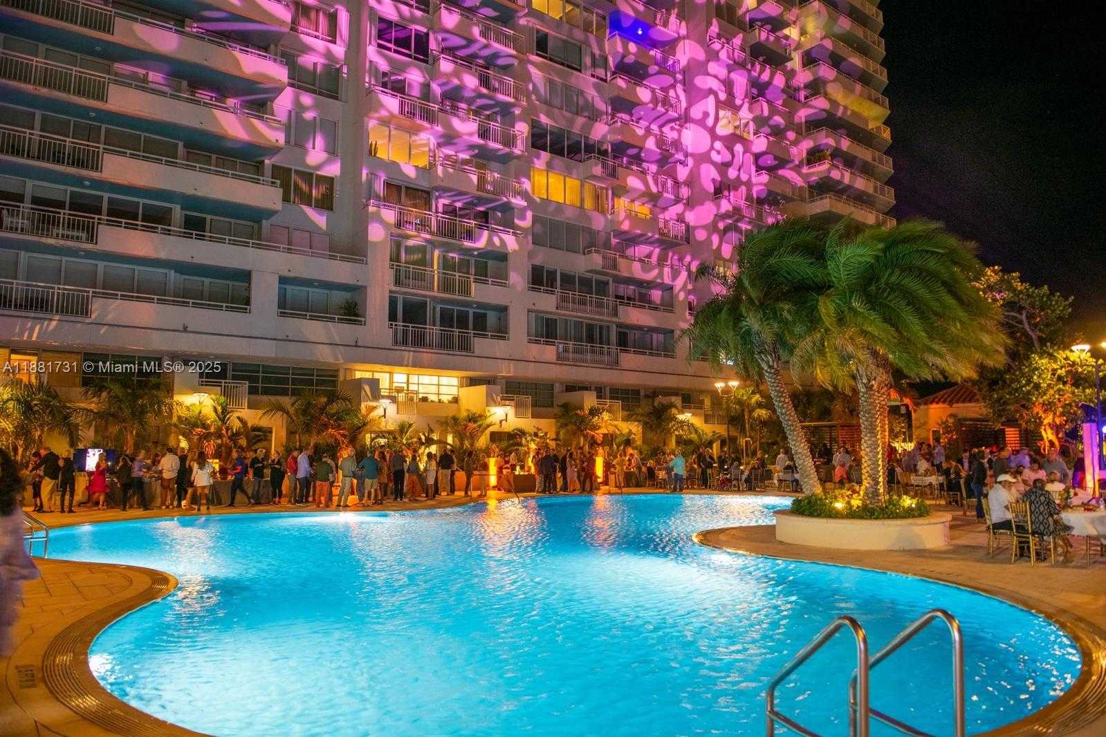 Small Image of 300 SOUTH POINTE DR #706, Miami Beach Number 25