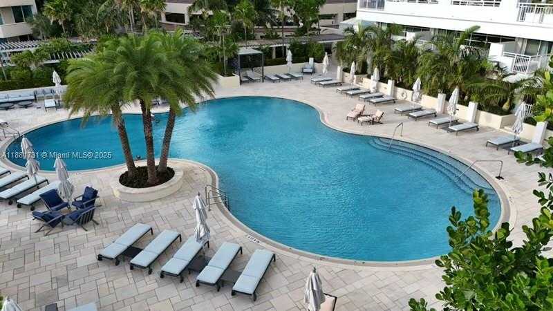 Small Image of 300 SOUTH POINTE DR #706, Miami Beach Number 26