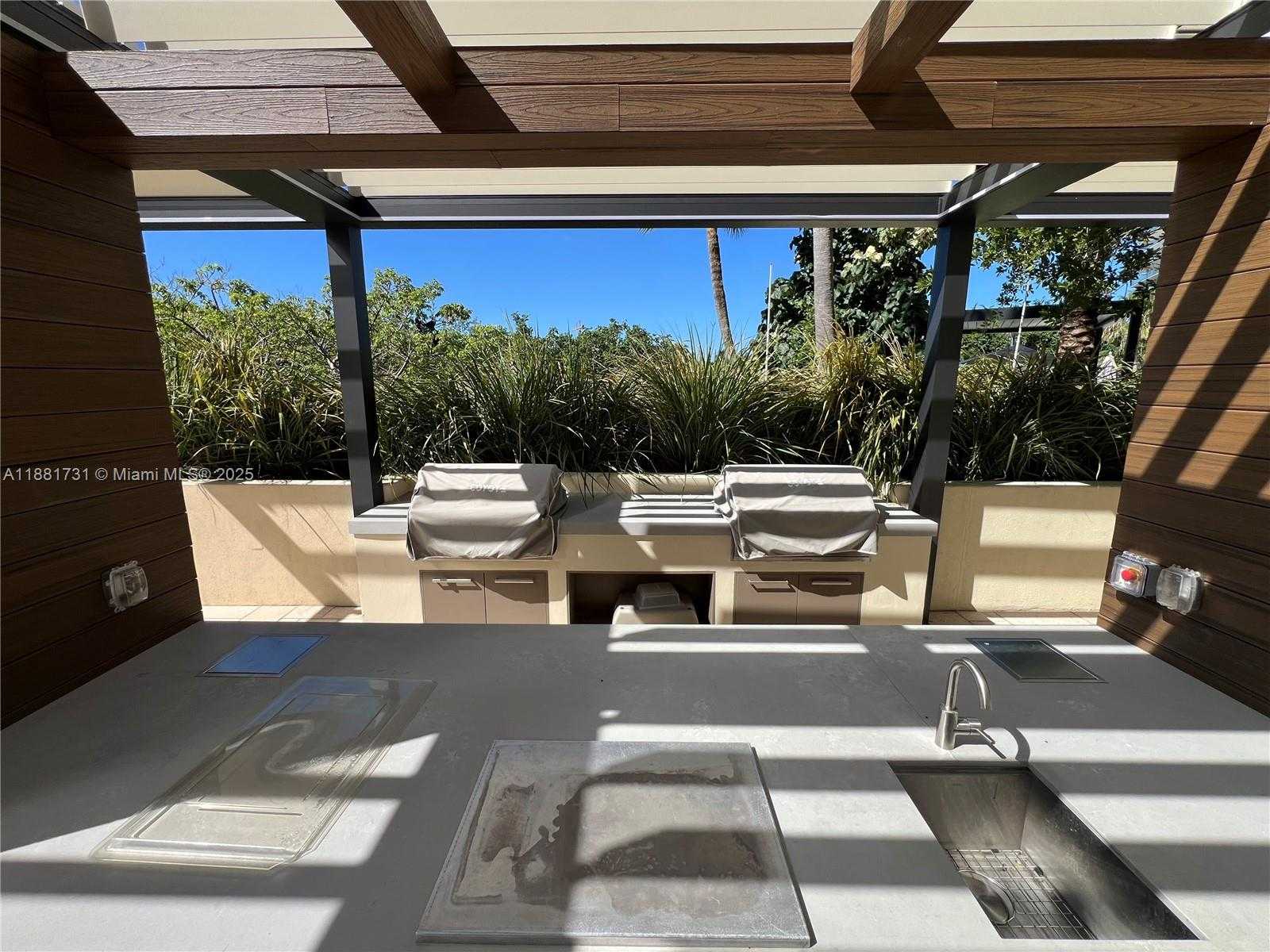 Small Image of 300 SOUTH POINTE DR #706, Miami Beach Number 35