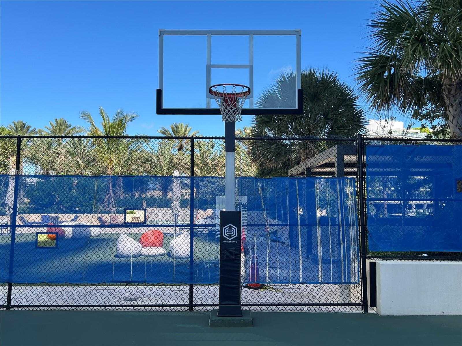 Small Image of 300 SOUTH POINTE DR #706, Miami Beach Number 37