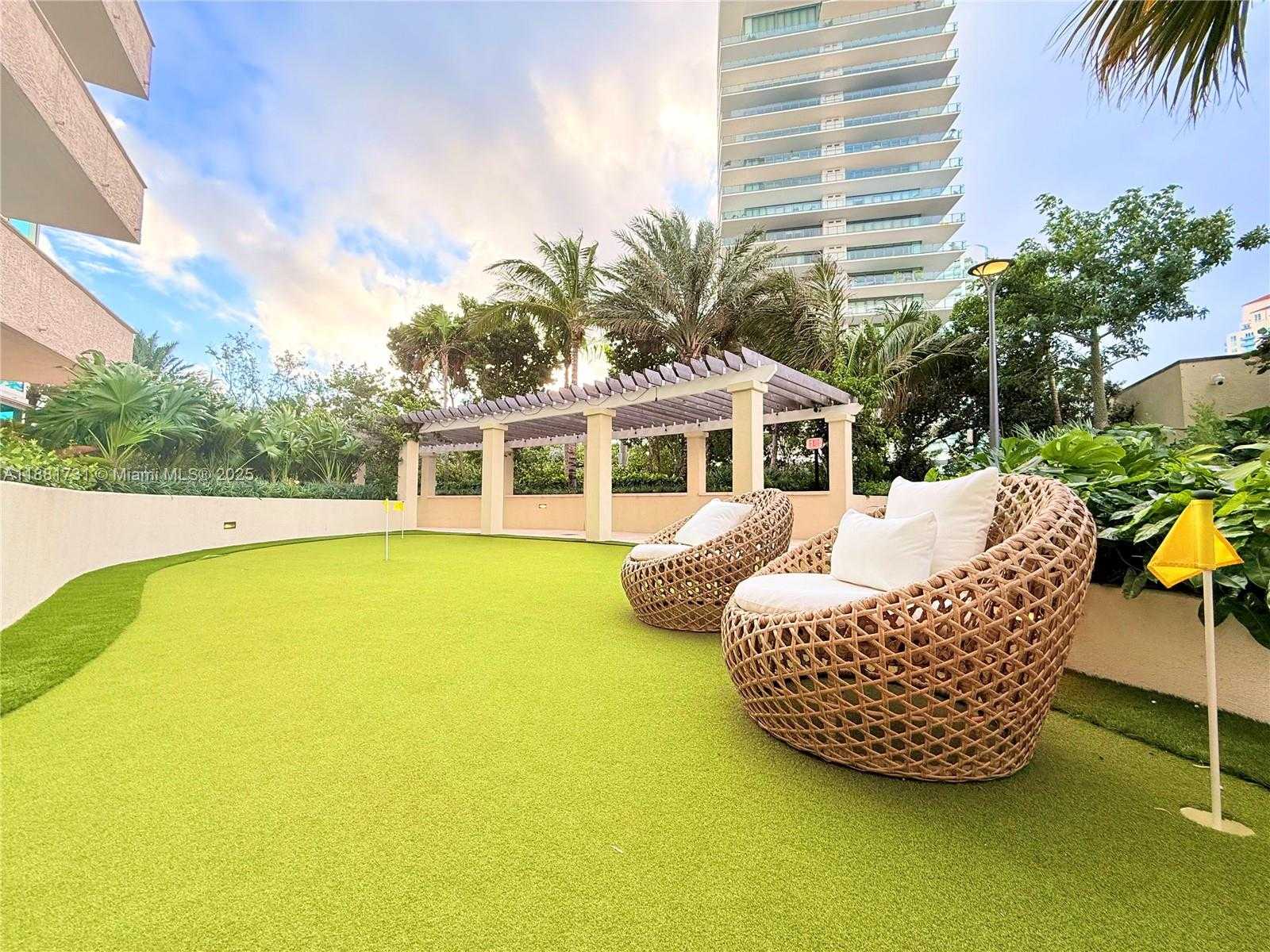 Small Image of 300 SOUTH POINTE DR #706, Miami Beach Number 46