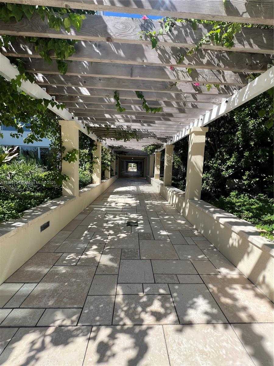 Small Image of 300 SOUTH POINTE DR #706, Miami Beach Number 50
