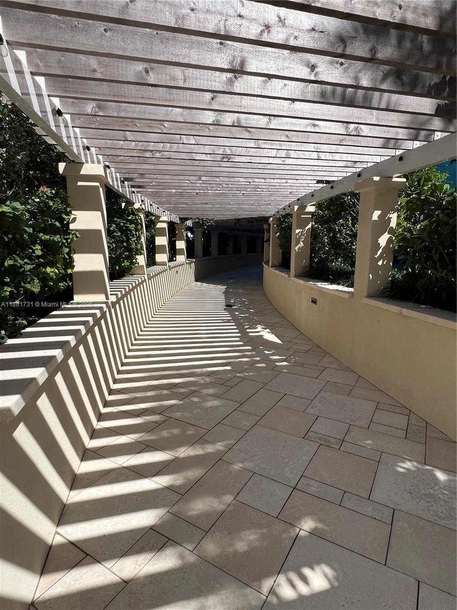 Small Image of 300 SOUTH POINTE DR #706, Miami Beach Number 52