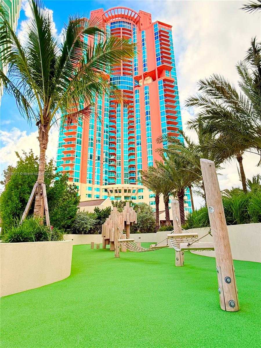 Small Image of 300 SOUTH POINTE DR #706, Miami Beach Number 56
