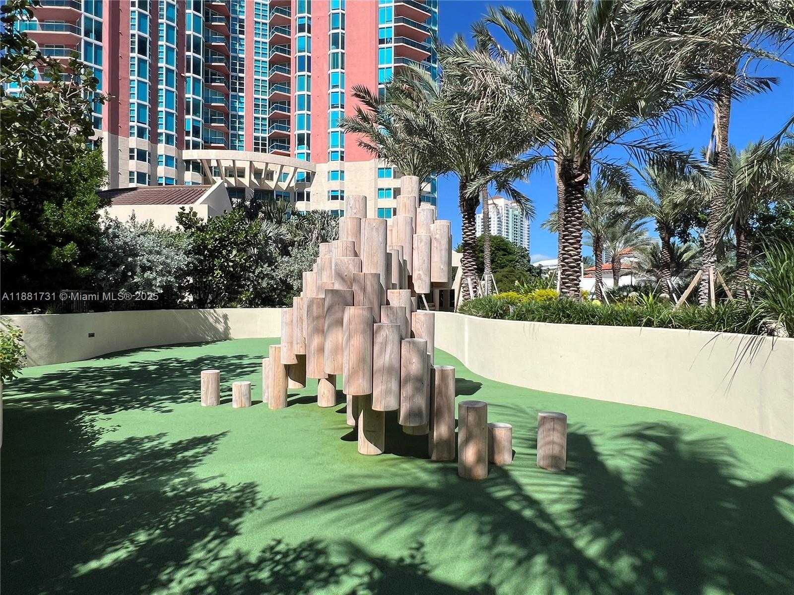 Small Image of 300 SOUTH POINTE DR #706, Miami Beach Number 70