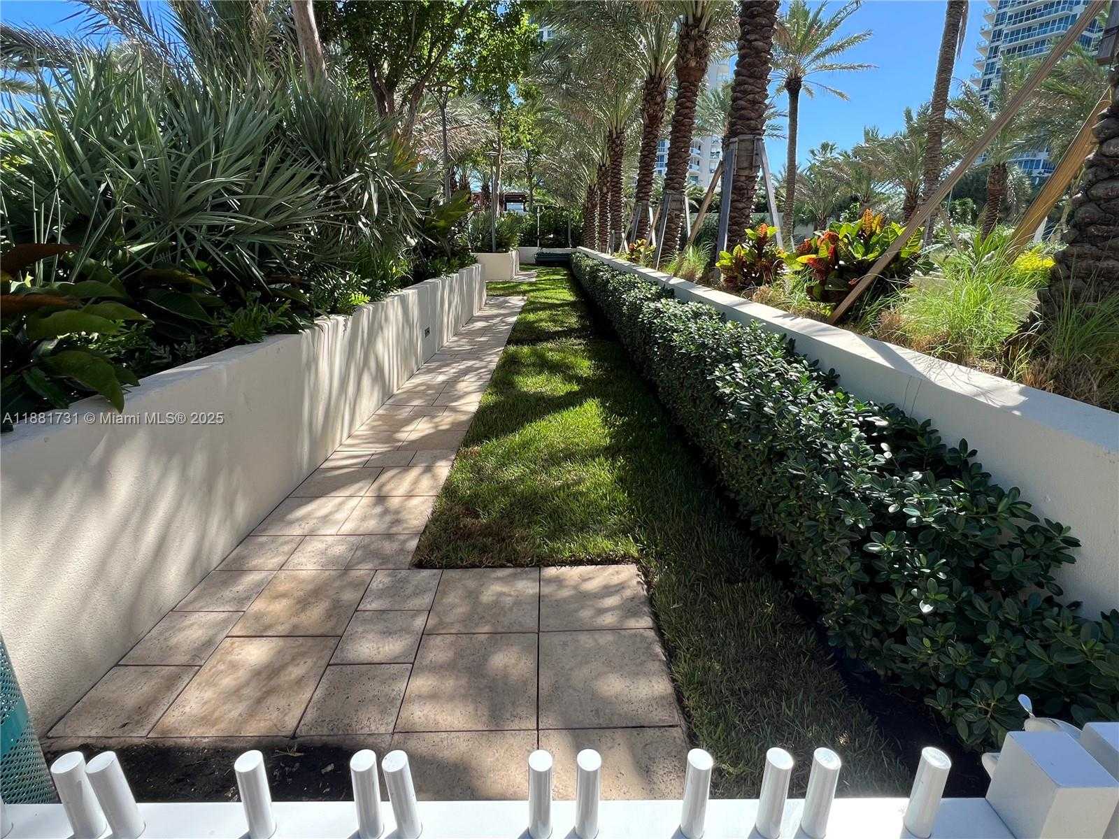 Small Image of 300 SOUTH POINTE DR #706, Miami Beach Number 74