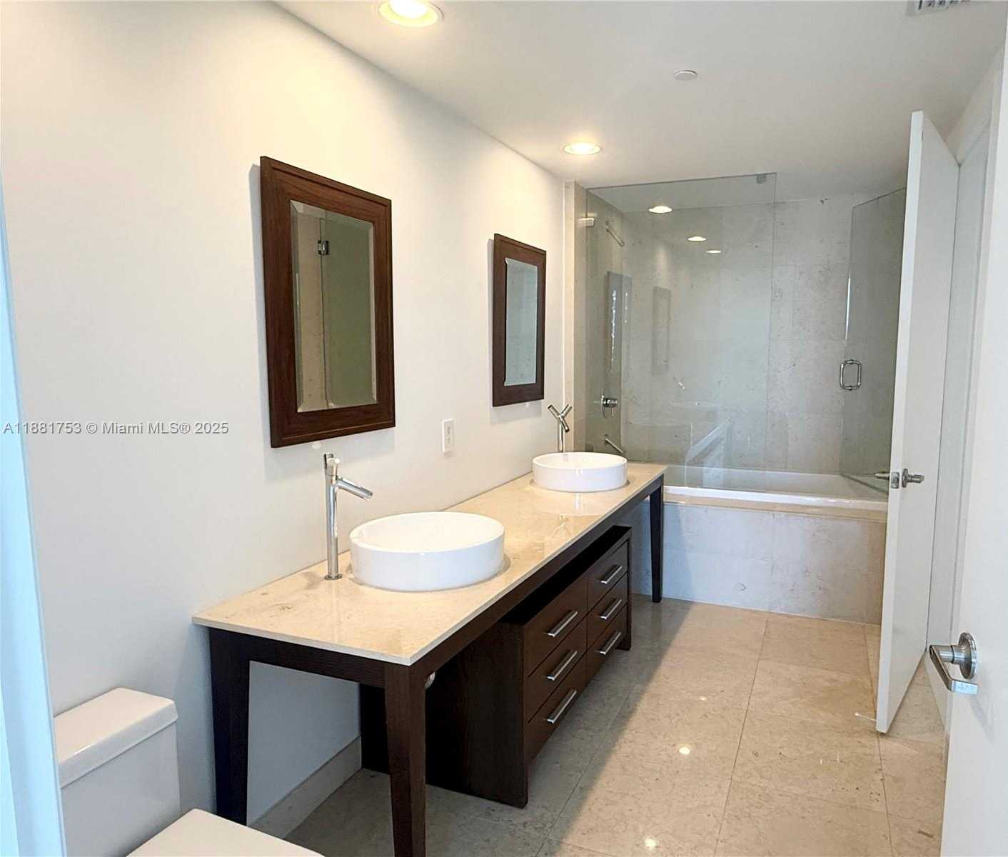Small Image of 475 BRICKELL AVE #4812, Miami Number 6