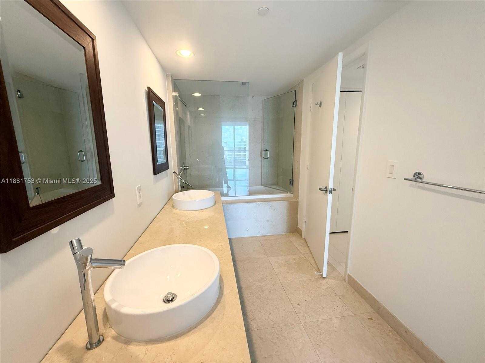 Small Image of 475 BRICKELL AVE #4812, Miami Number 7