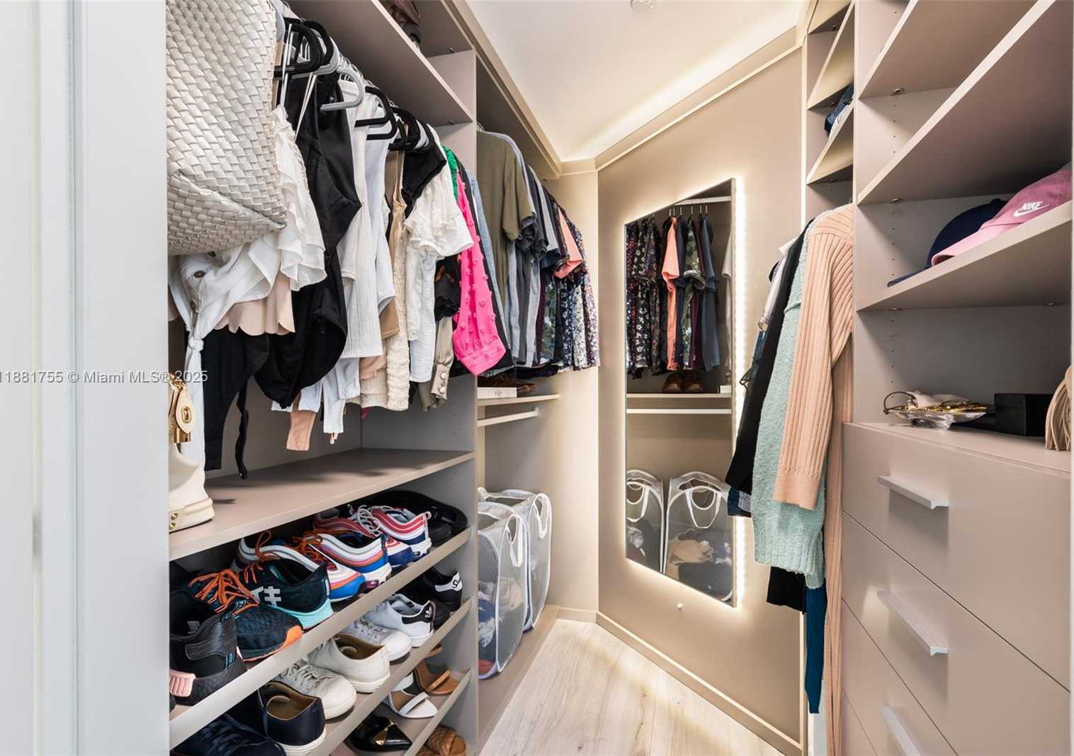 Small Image of 1300 BRICKELL BAY DR #1702, Miami Number 10