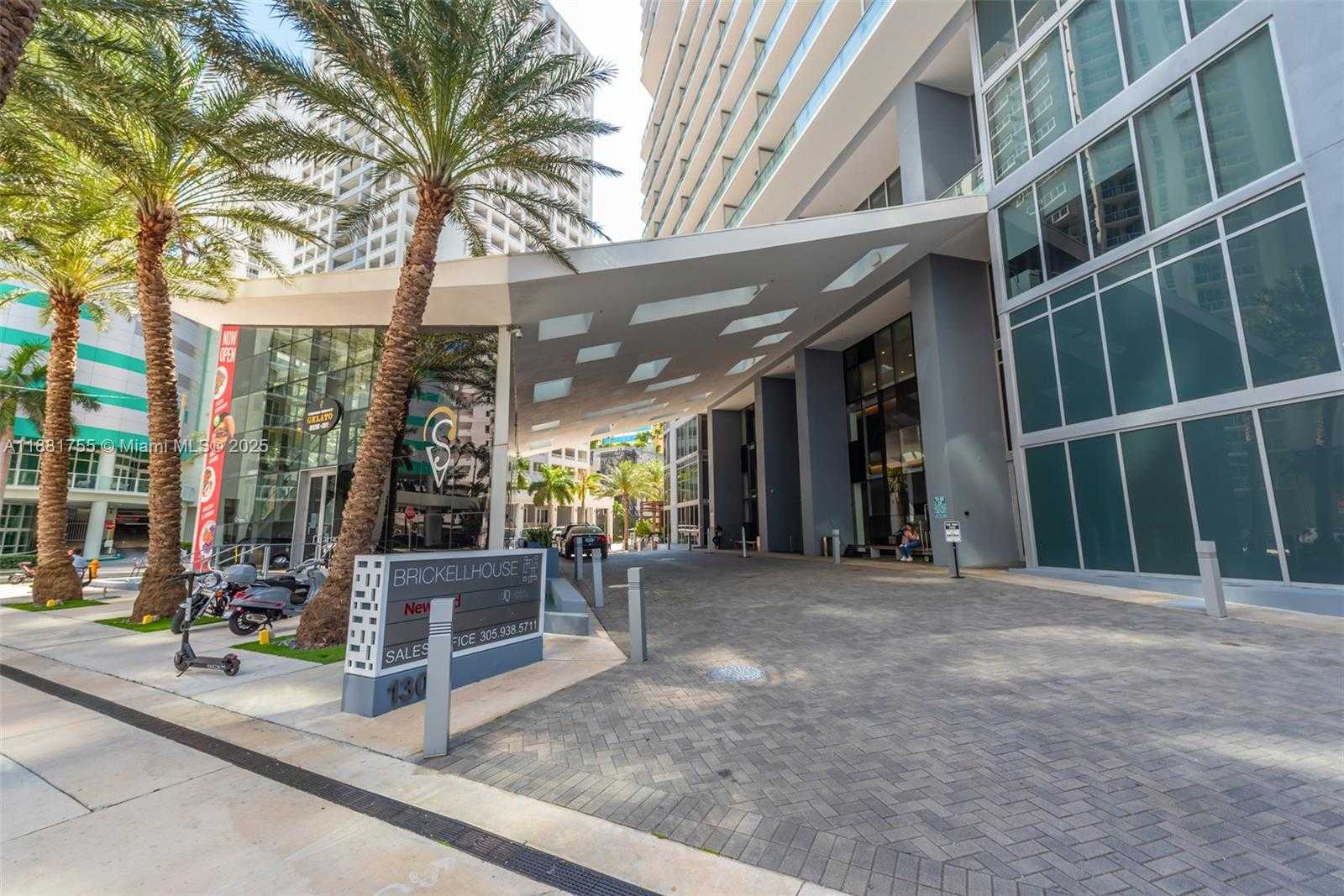 Small Image of 1300 BRICKELL BAY DR #1702, Miami Number 28