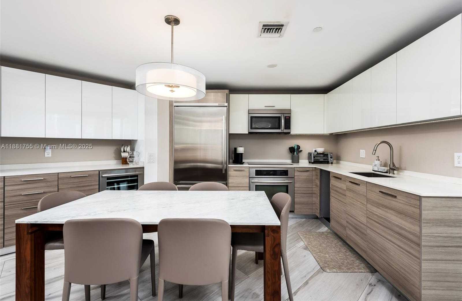 Small Image of 1300 BRICKELL BAY DR #1702, Miami Number 32