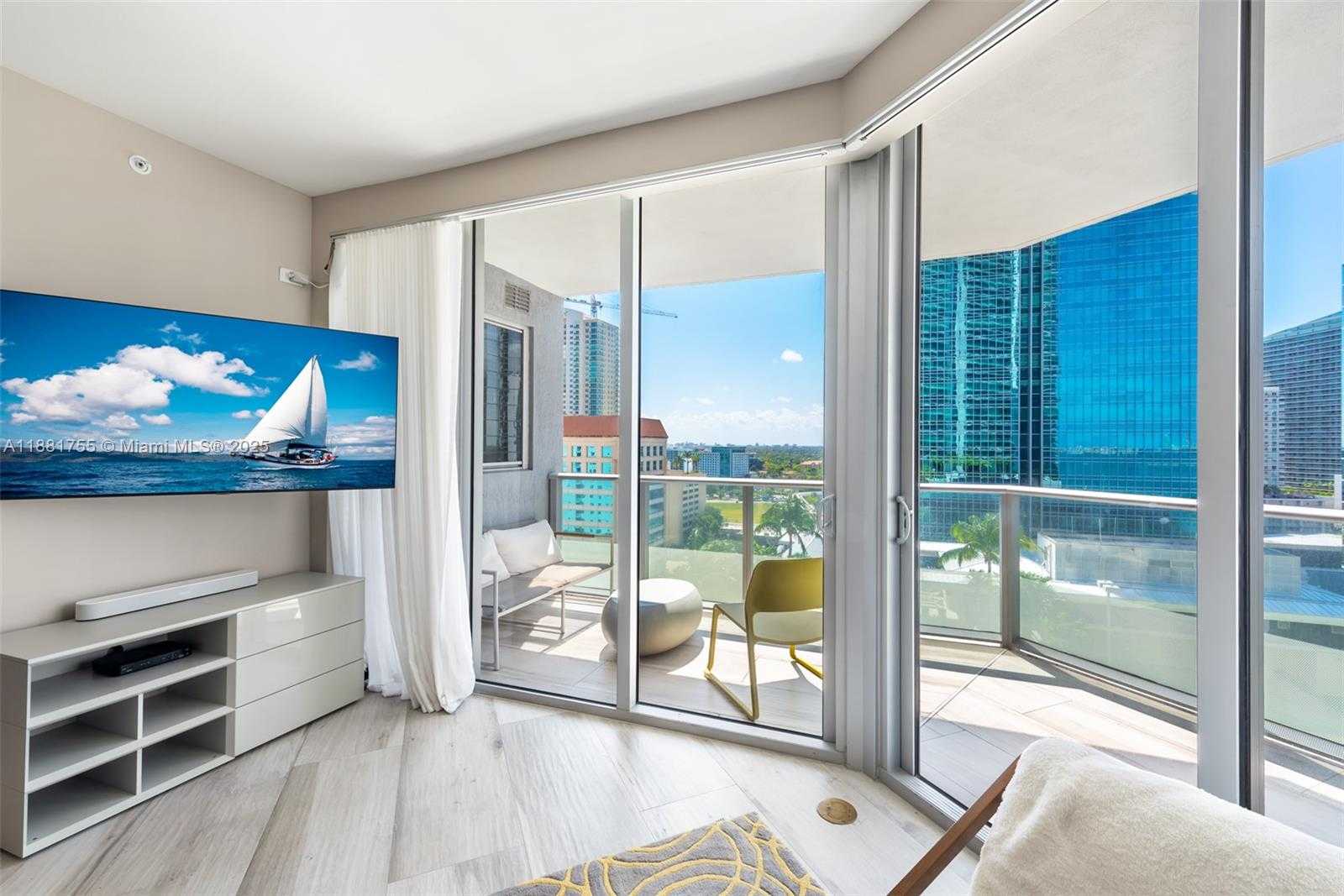 Small Image of 1300 BRICKELL BAY DR #1702, Miami Number 34