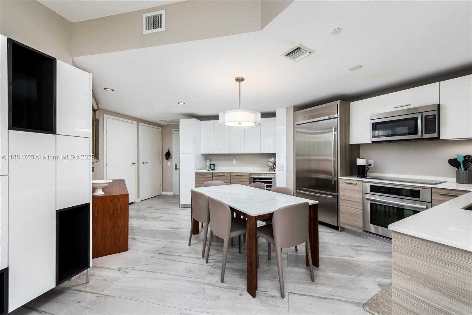 Small Image of 1300 BRICKELL BAY DR #1702, Miami Number 5