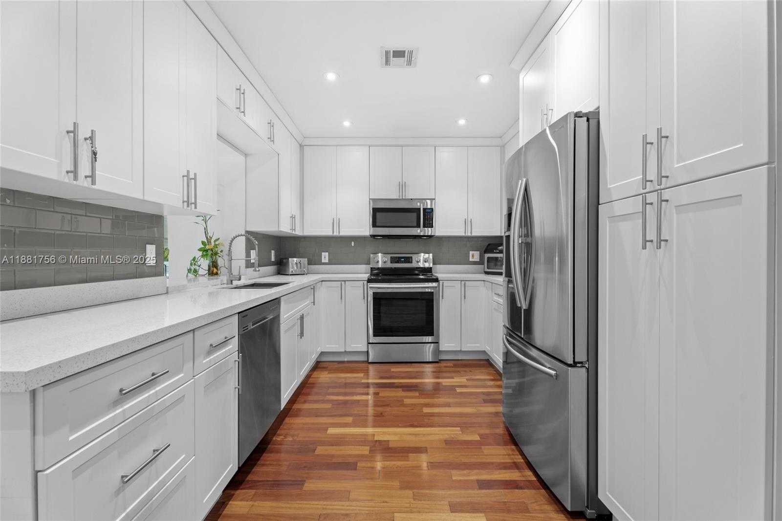 Small Image of 150 NORTH WEST 99TH ST, Miami Shores Number 6