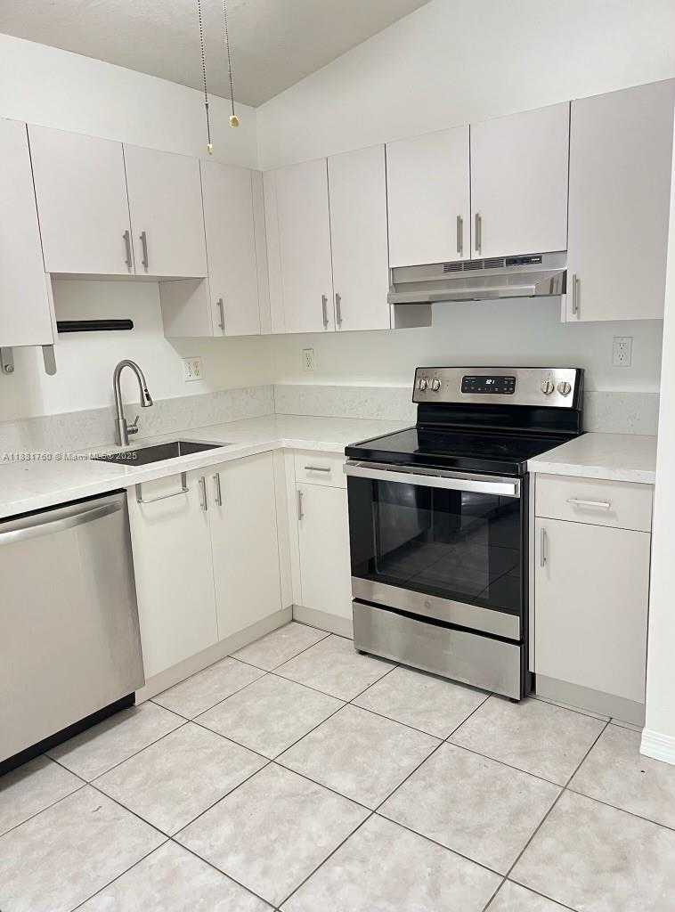 Small Image of 13950 SOUTH WEST 151ST CT, Miami Number 6